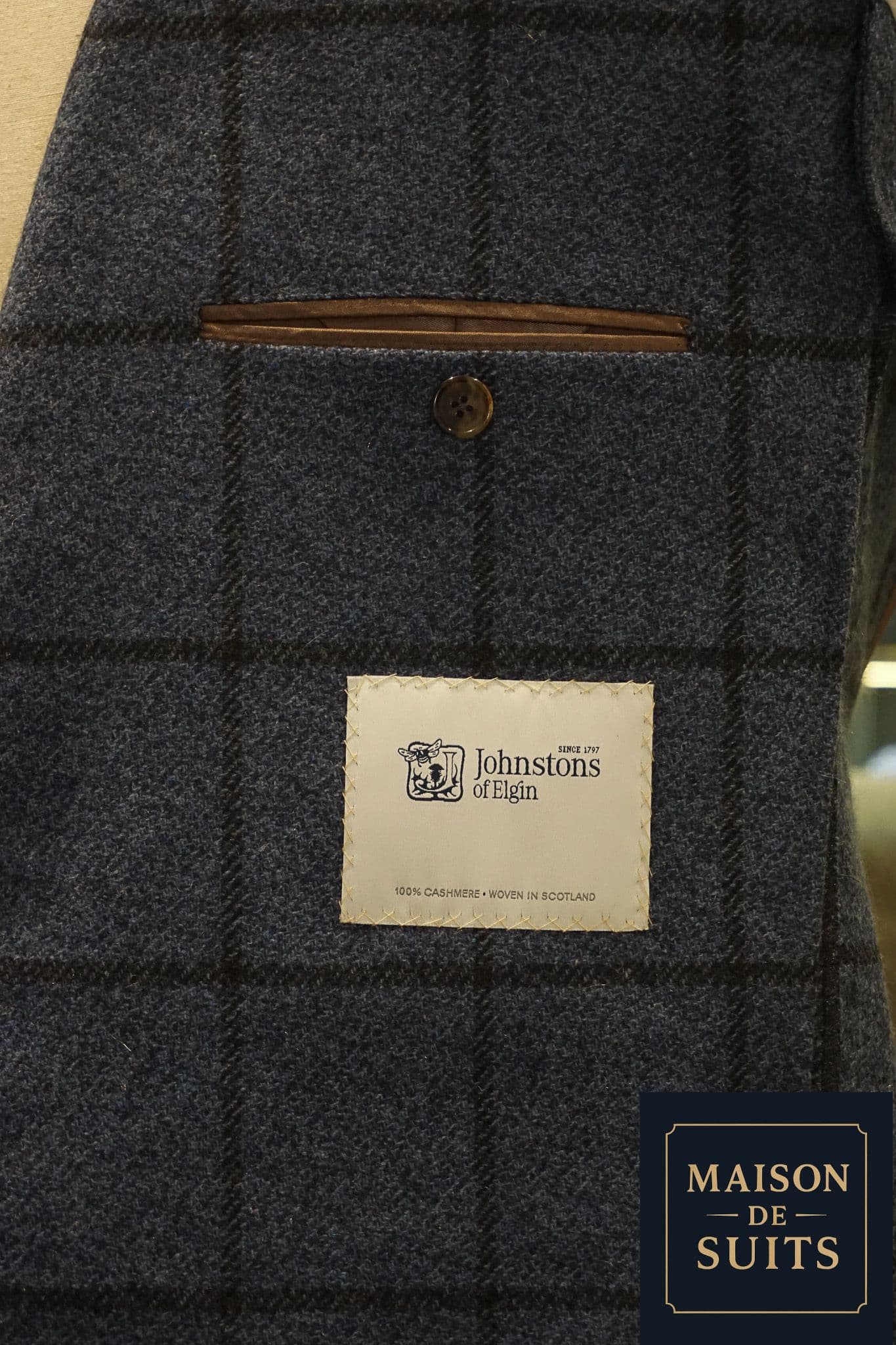 johnstons-of-elgin-cashmere-blue-and-black-check-jacket