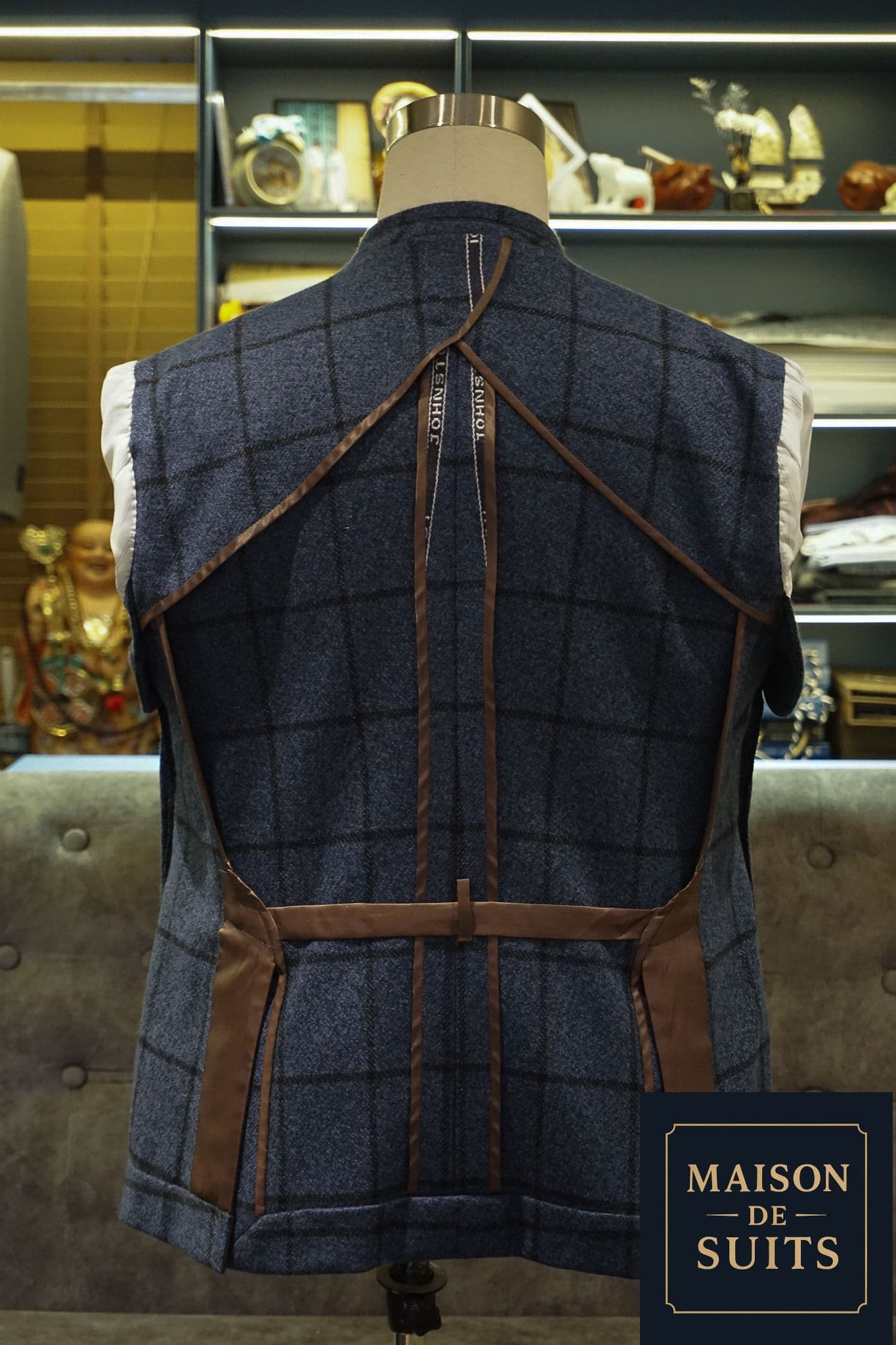 johnstons-of-elgin-cashmere-blue-and-black-check-jacket