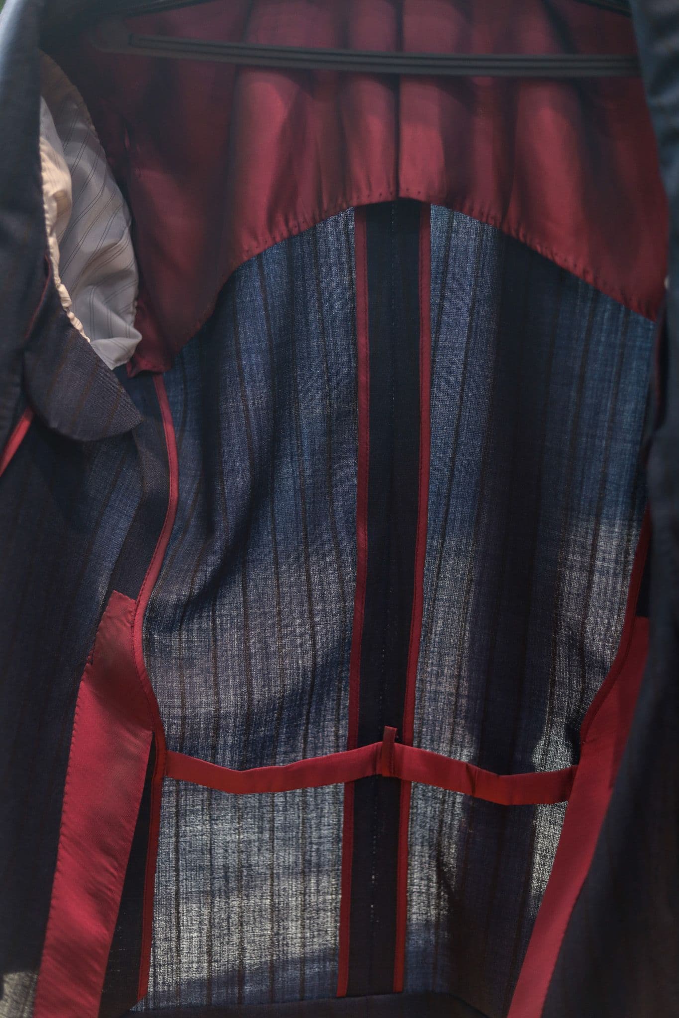 navy-red-stripes-drapers-2-ply-suit