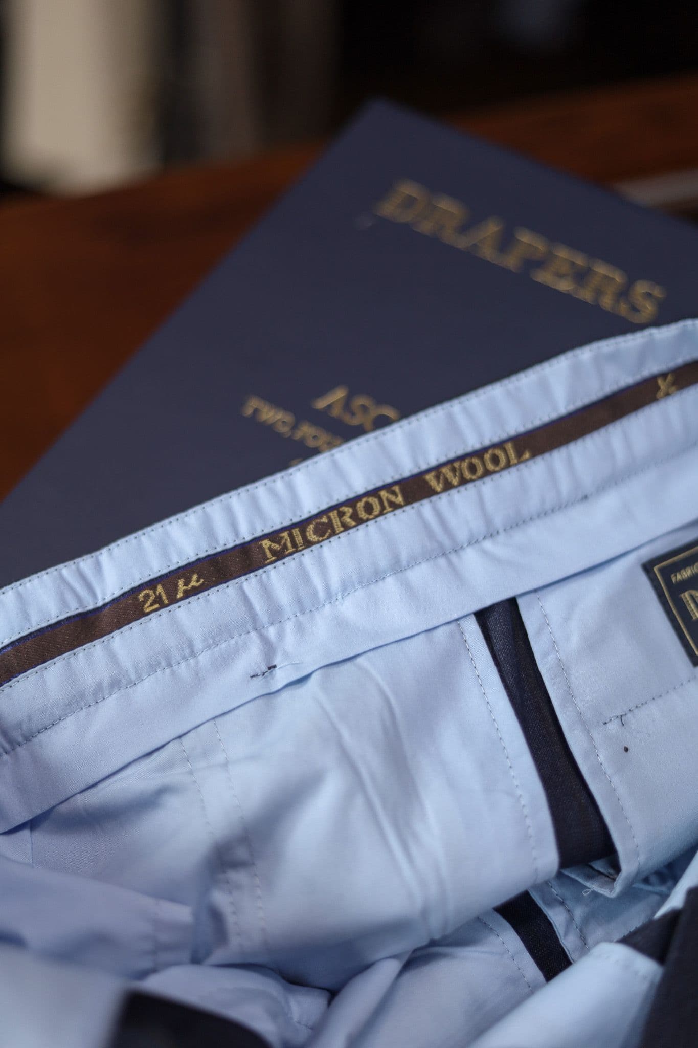 navy-red-stripes-drapers-2-ply-suit