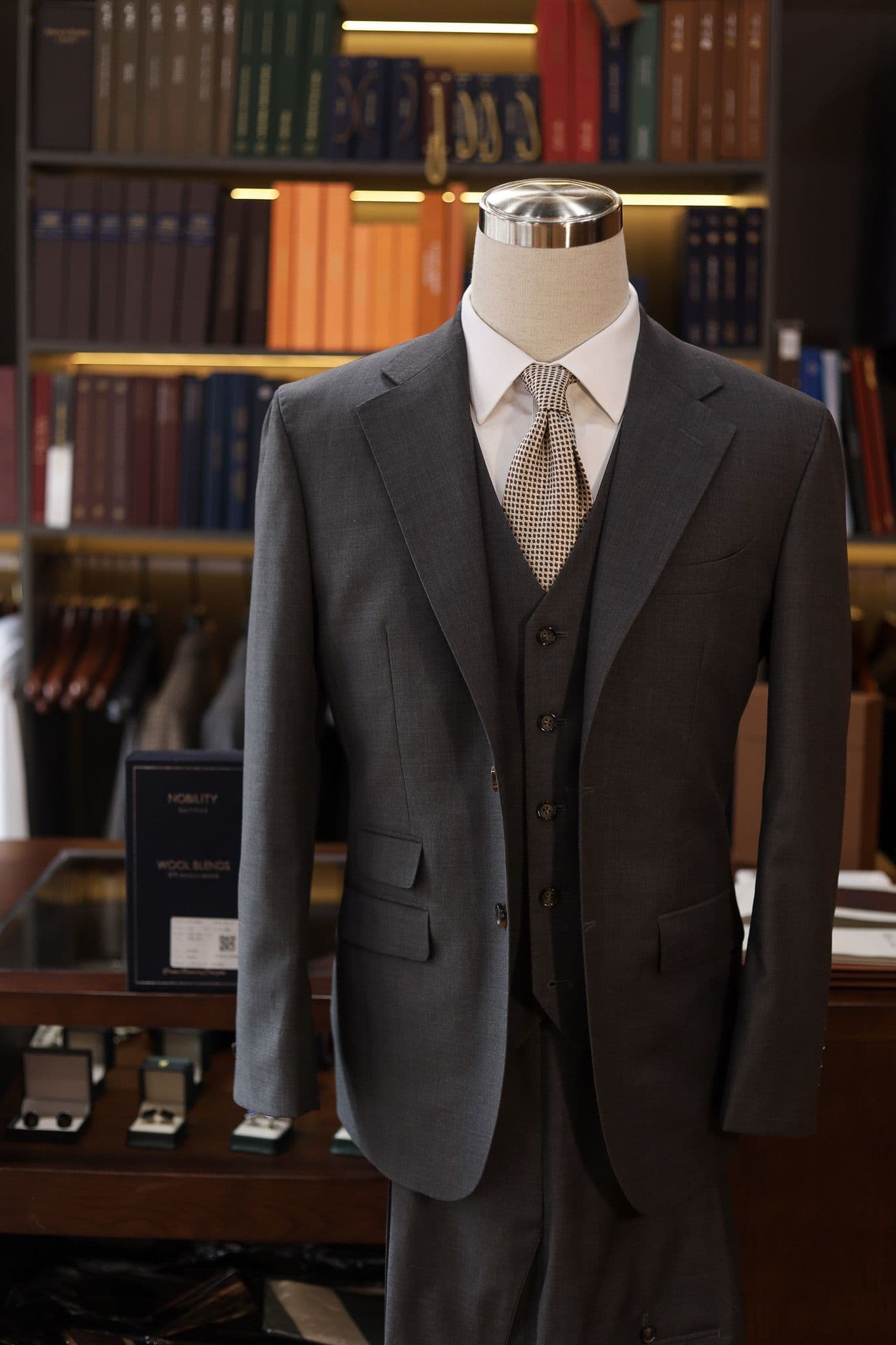 nobility-wool-blend-dark-grey-3-pieces-suit