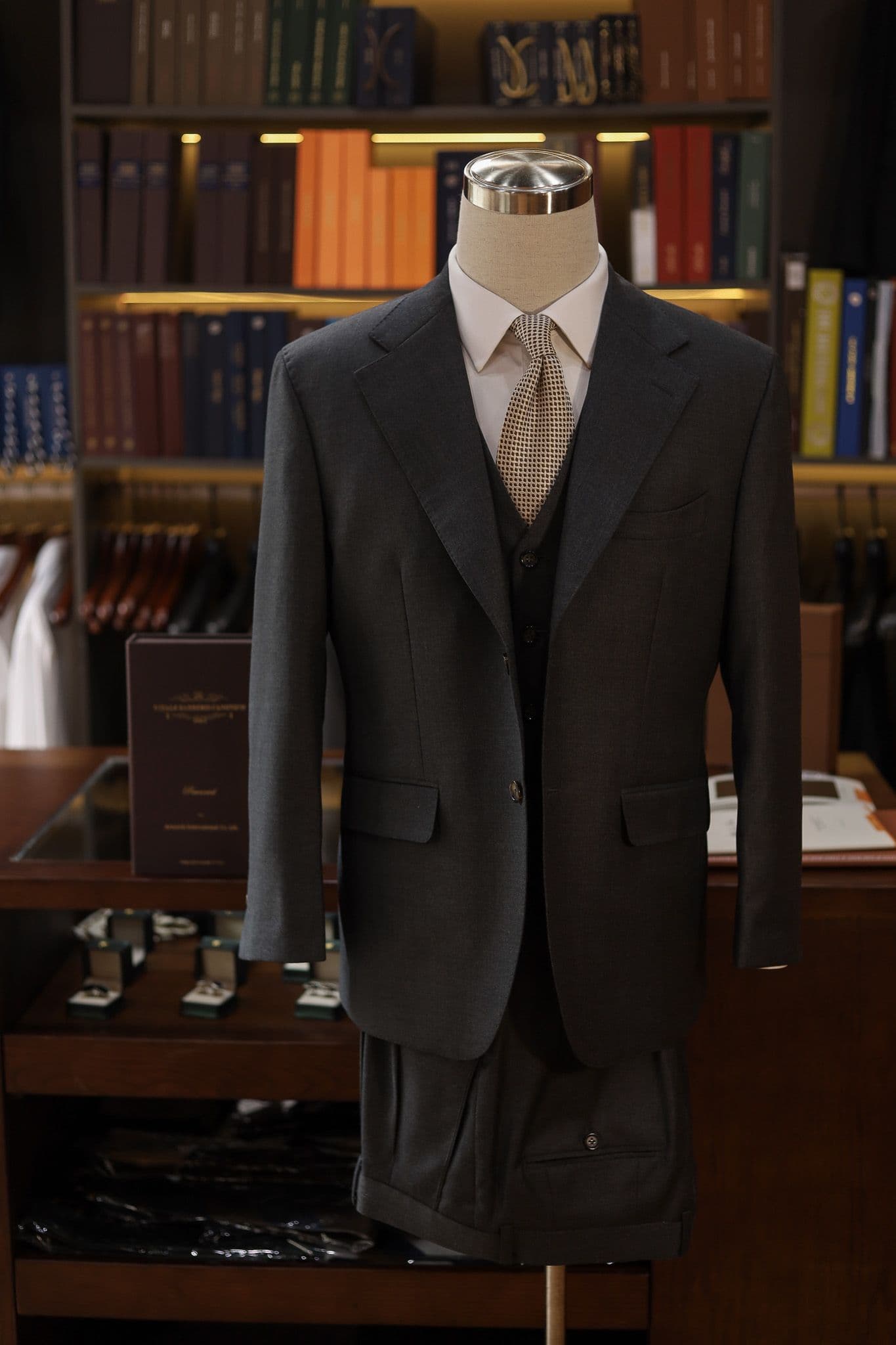 vbc-perennial-dark-grey-3-pieces-suit