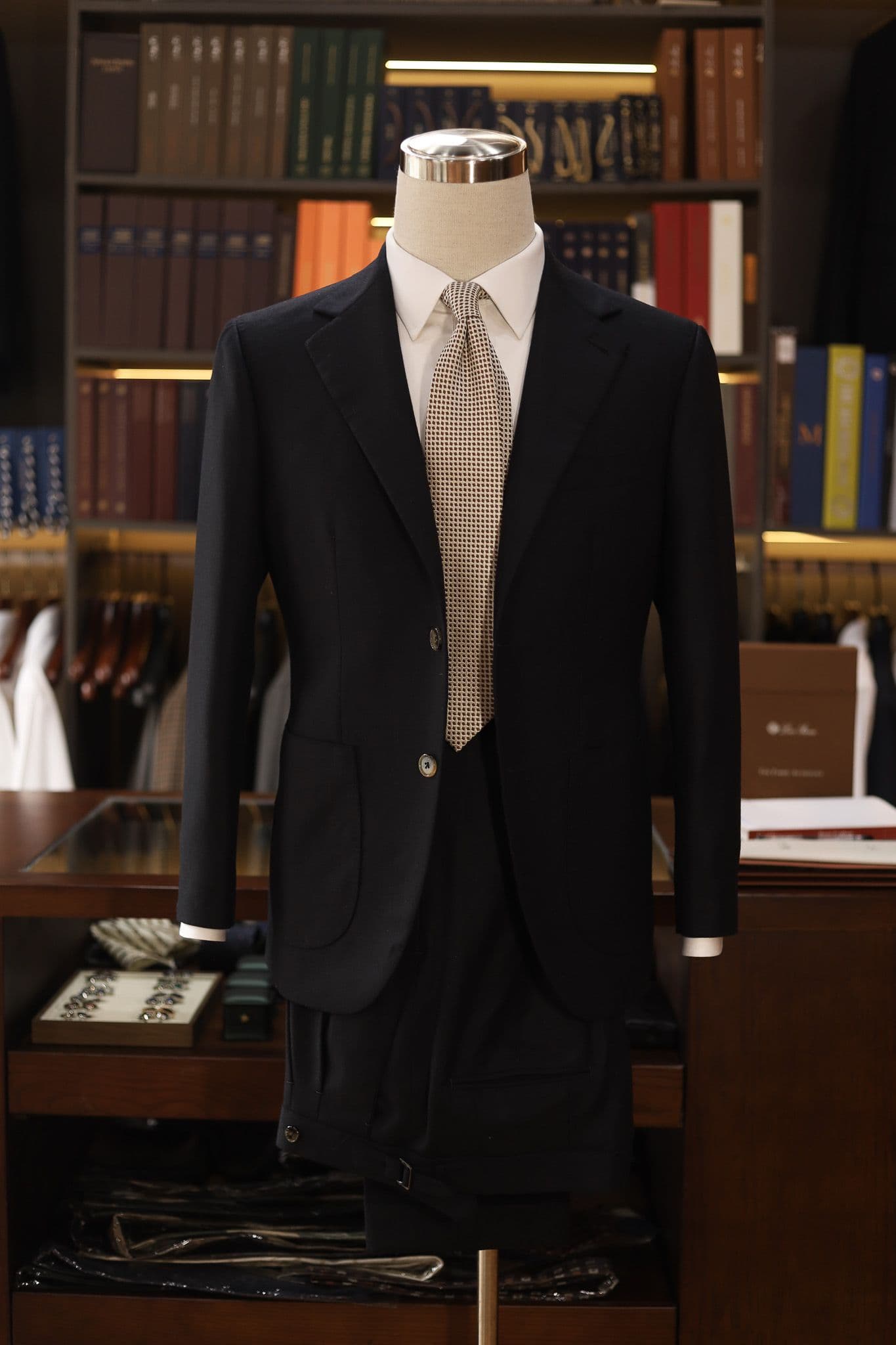 scabal-wool-cashmere-black-suit