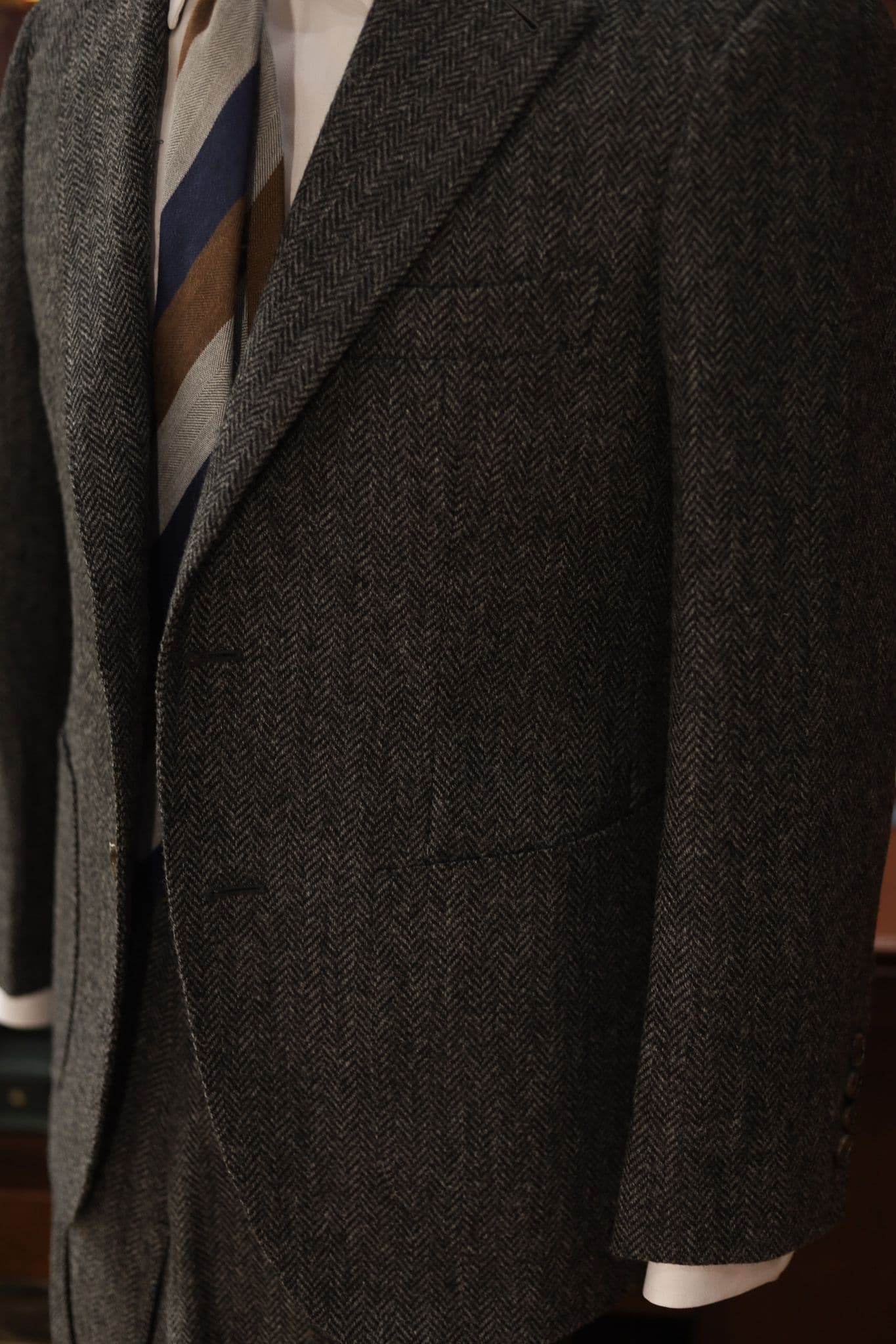 grey-herringbone-holland-and-sherry-sherry-tweed-suit