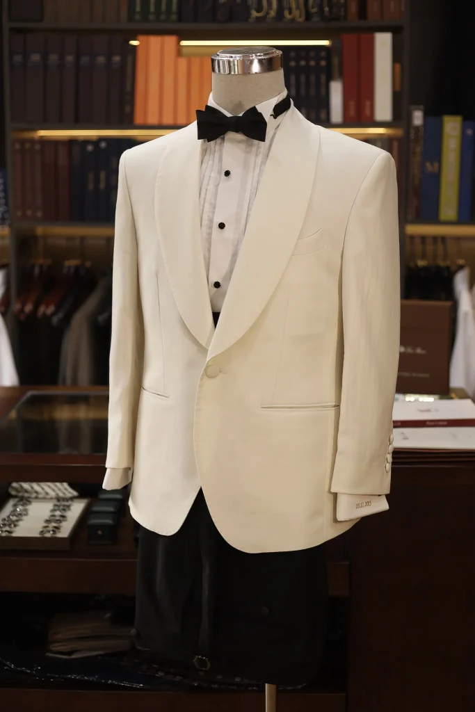 Nobility Wool Off-white Shawl Lapel Tuxedo
